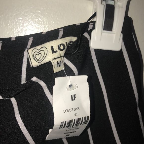 NWT LF black with stripes skort size M - Picture 3 of 9